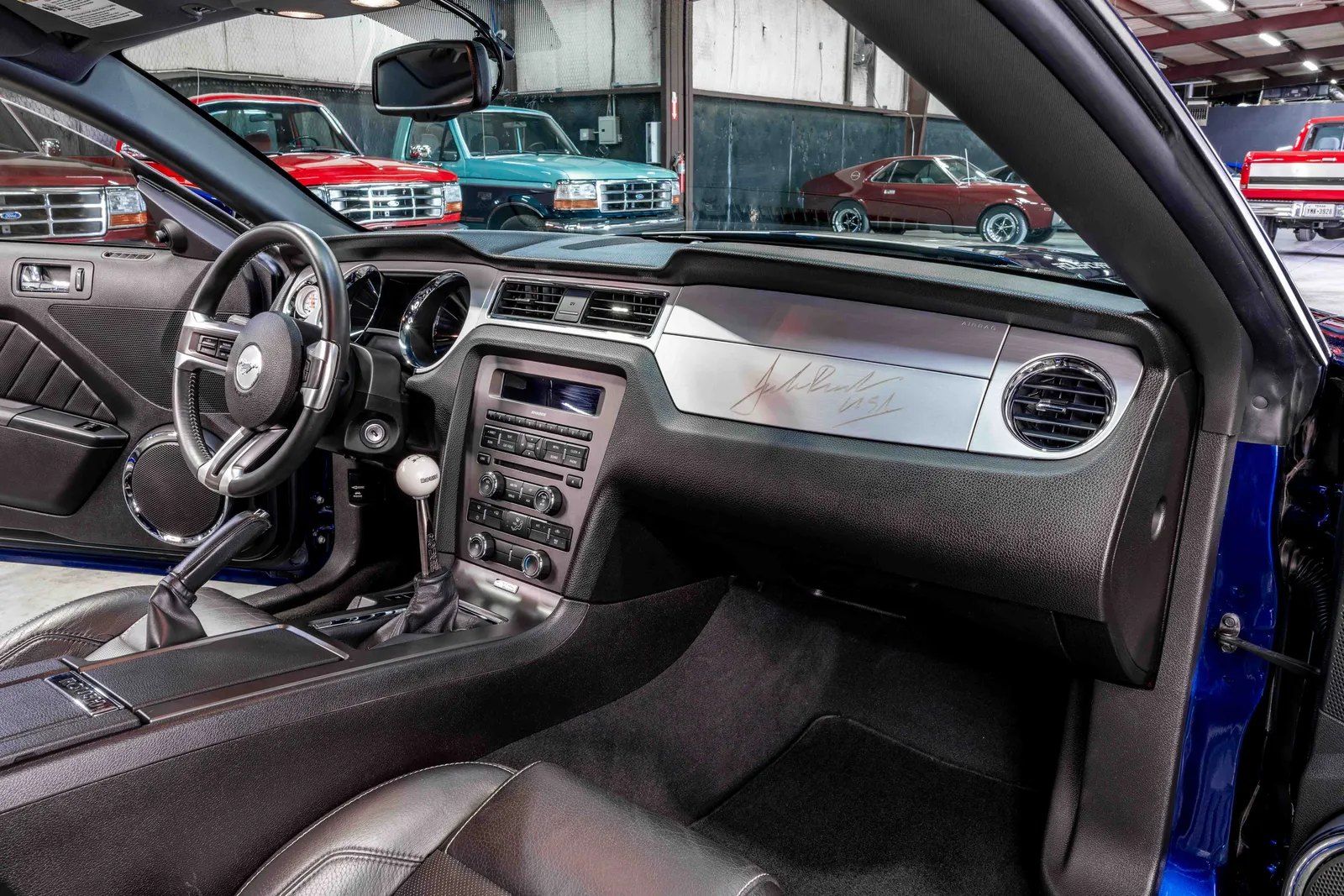 2010-Ford-Mustang-Kona Blue-1ZVBP8CH7A5116334--49.jpg